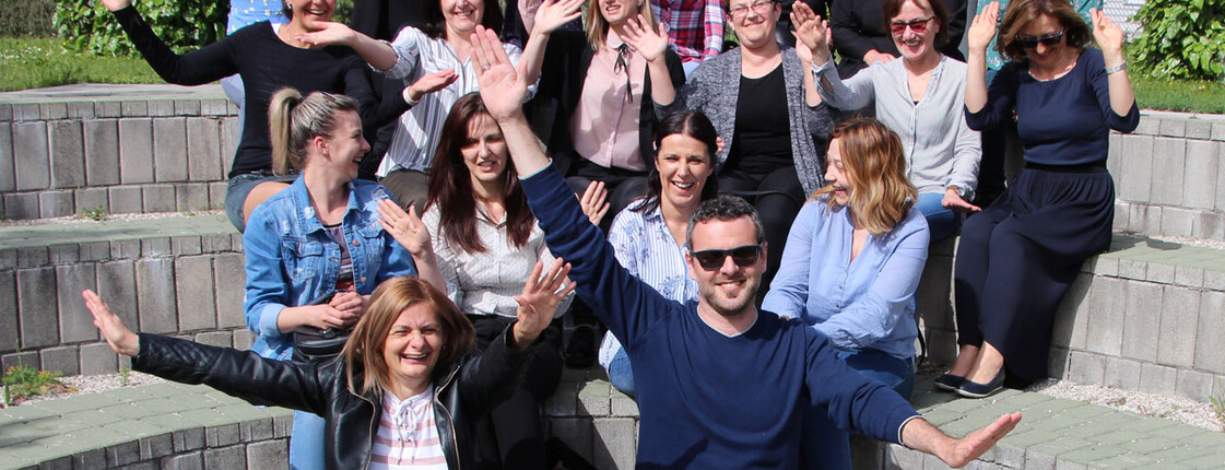 Gruppenfoto von mehrer Personen im Freien