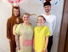 Vier verkleidete Personen