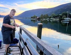 Mann beim Angeln