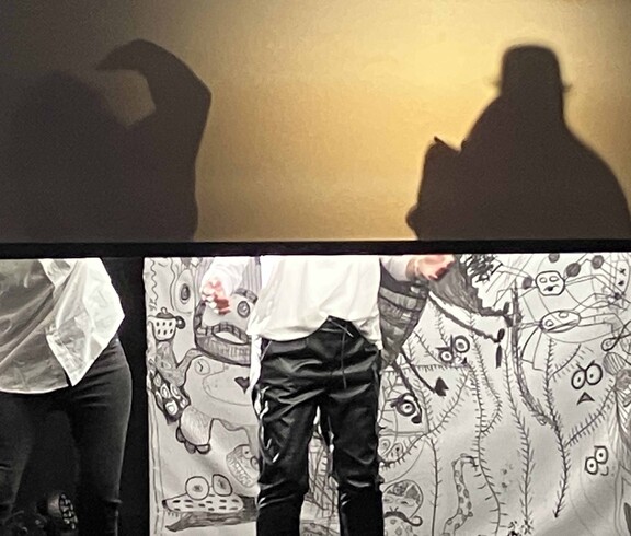 Schattenspiel auf der Bühne