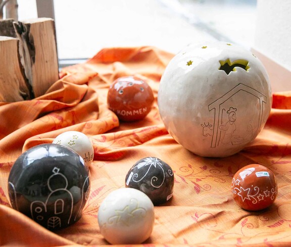 Kleine Kugeln aus Keramik