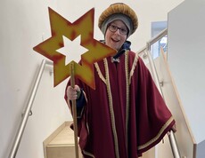 Sternsinger-Bub mit gelbem Stern