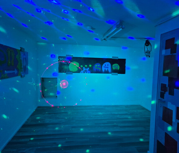 Raum blau beleuchtet