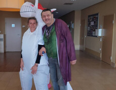 Zwei verkleidete Personen