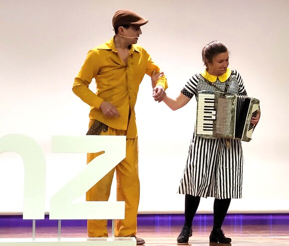 Mann und Frau mit Zieharmonika